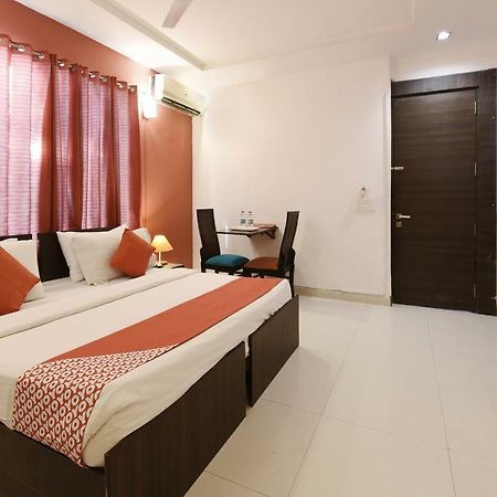 Oyo Flagship 387 Moulsari Avenue Hotel คูร์เคาน์ ภายนอก รูปภาพ