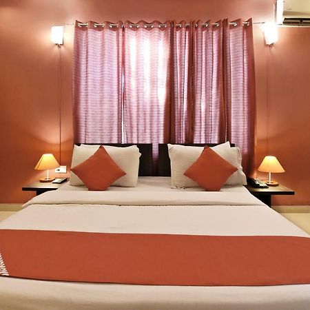 Oyo Flagship 387 Moulsari Avenue Hotel คูร์เคาน์ ภายนอก รูปภาพ