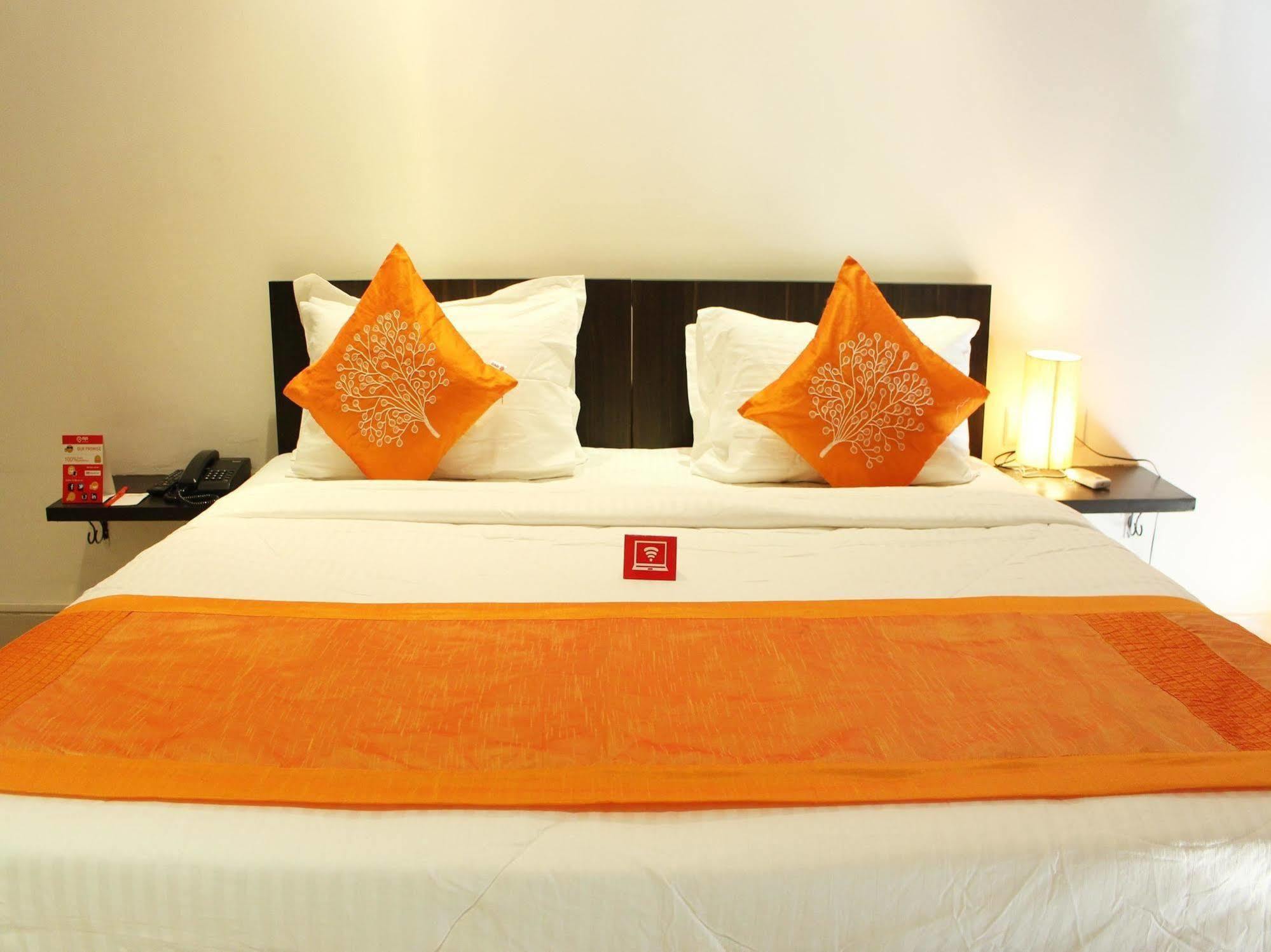 Oyo Flagship 387 Moulsari Avenue Hotel คูร์เคาน์ ภายนอก รูปภาพ