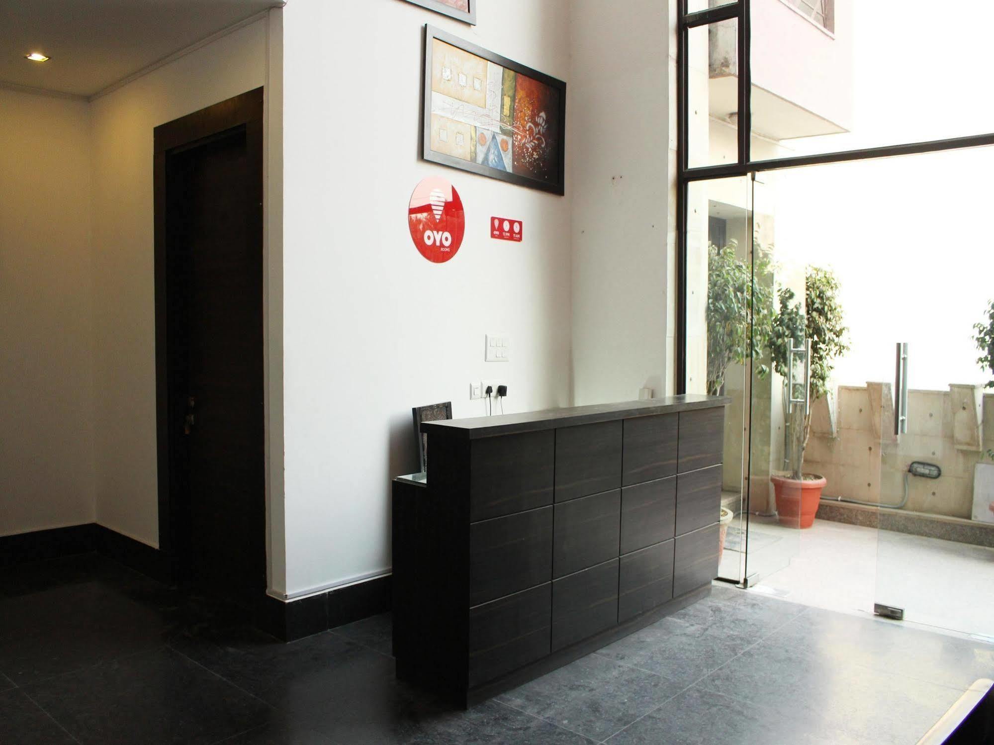 Oyo Flagship 387 Moulsari Avenue Hotel คูร์เคาน์ ภายนอก รูปภาพ