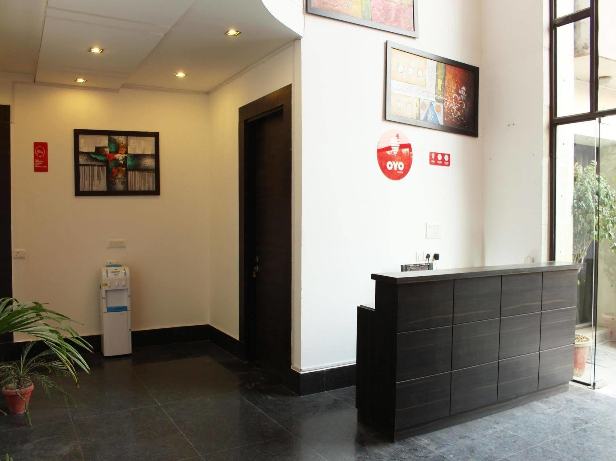 Oyo Flagship 387 Moulsari Avenue Hotel คูร์เคาน์ ภายนอก รูปภาพ