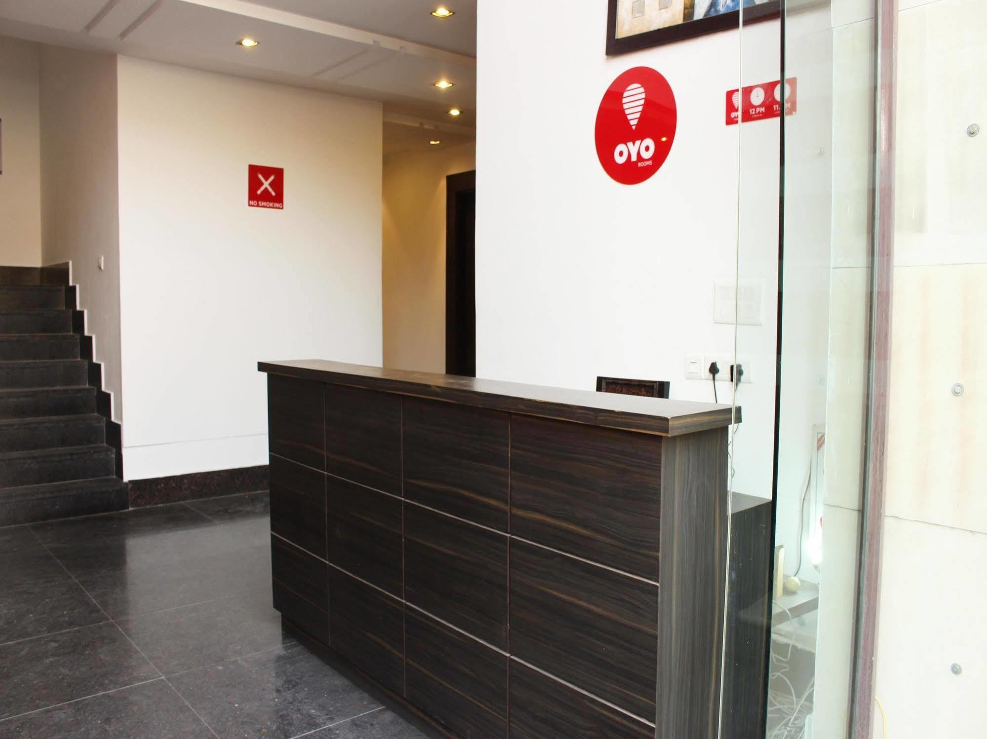 Oyo Flagship 387 Moulsari Avenue Hotel คูร์เคาน์ ภายนอก รูปภาพ