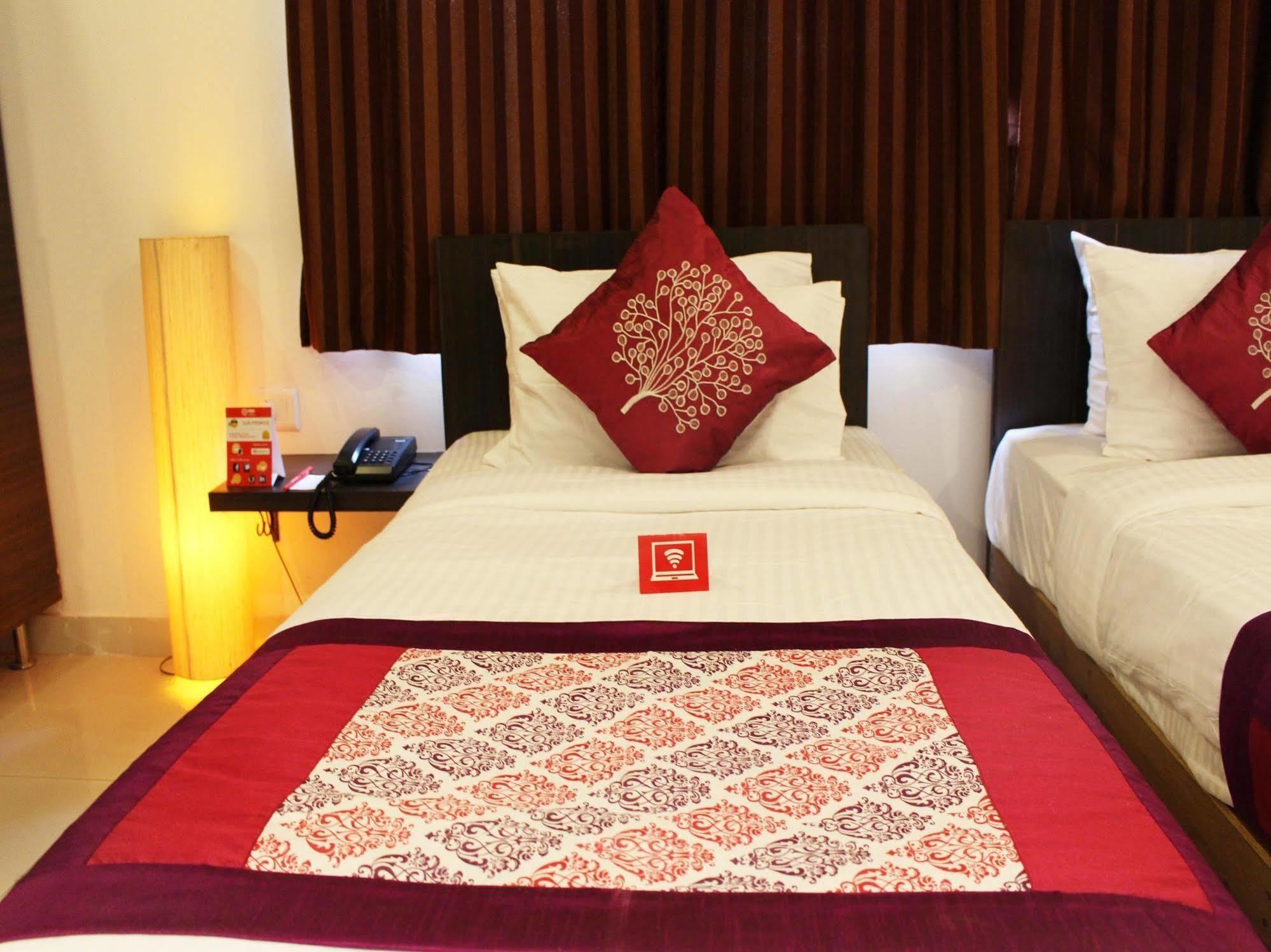 Oyo Flagship 387 Moulsari Avenue Hotel คูร์เคาน์ ภายนอก รูปภาพ