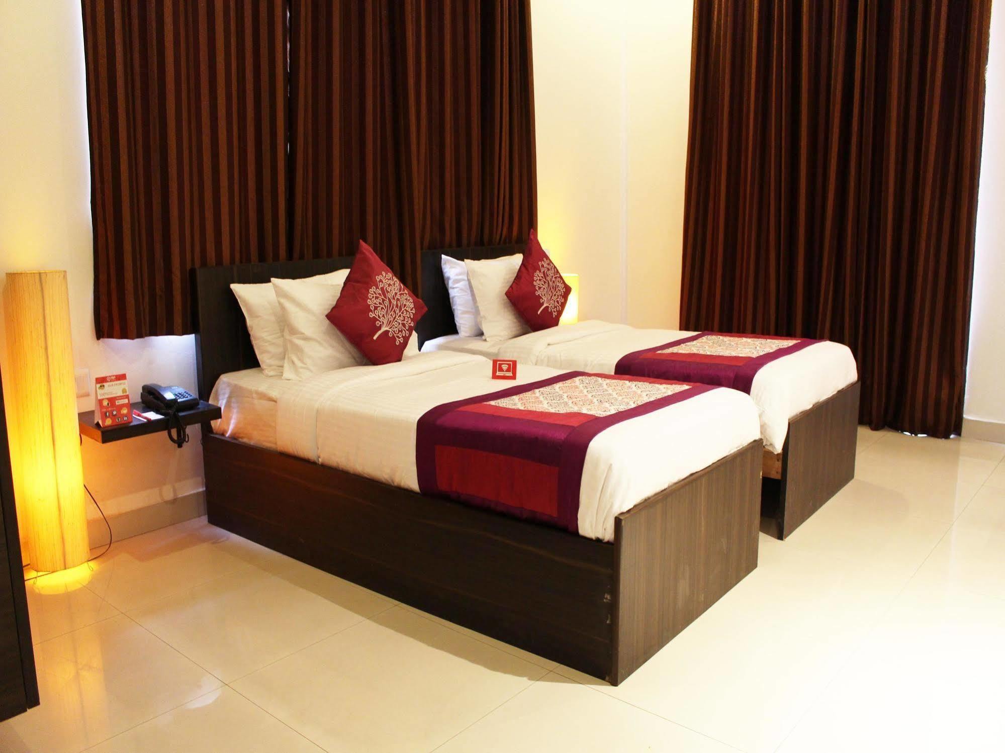Oyo Flagship 387 Moulsari Avenue Hotel คูร์เคาน์ ภายนอก รูปภาพ