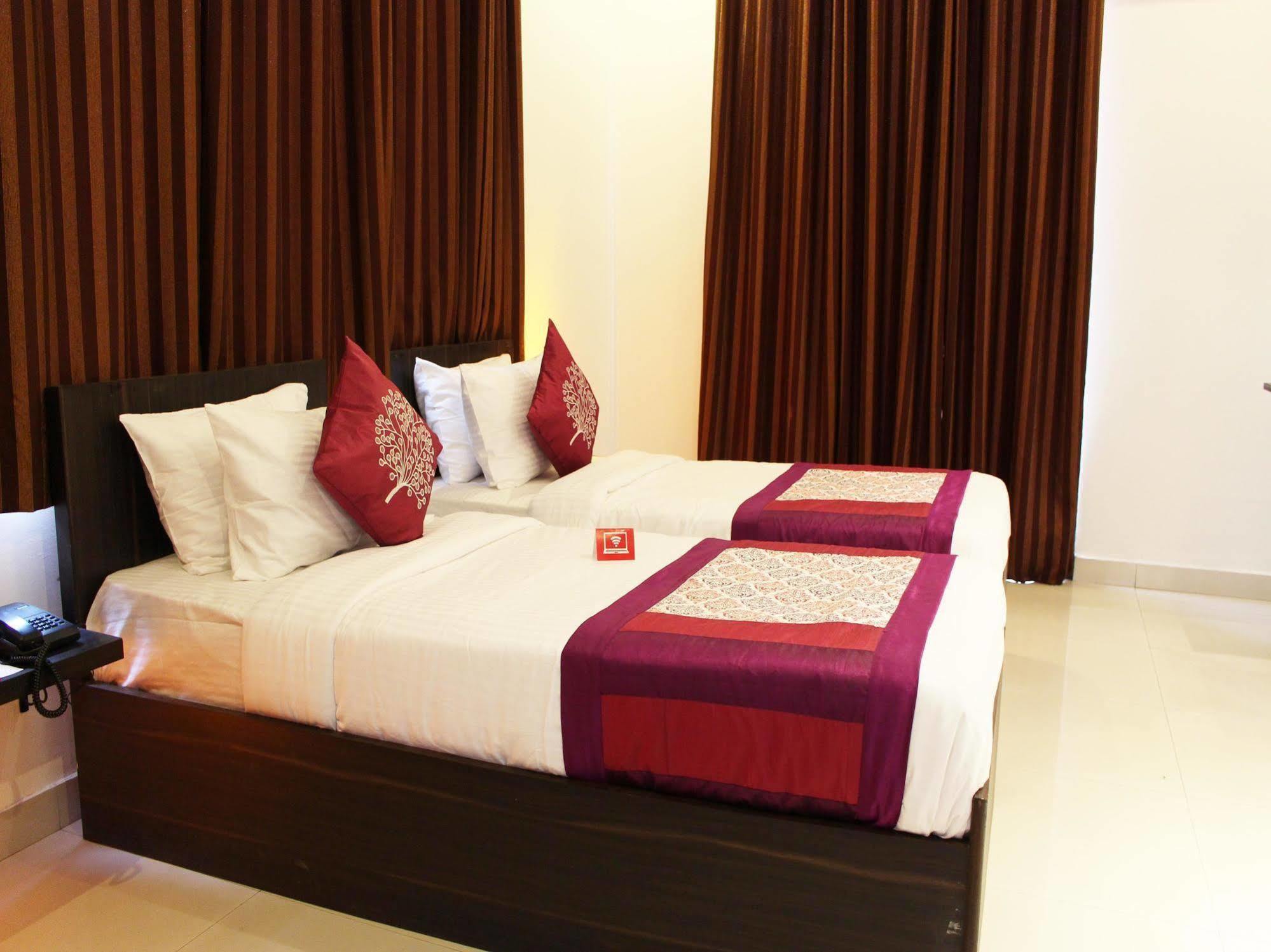 Oyo Flagship 387 Moulsari Avenue Hotel คูร์เคาน์ ภายนอก รูปภาพ