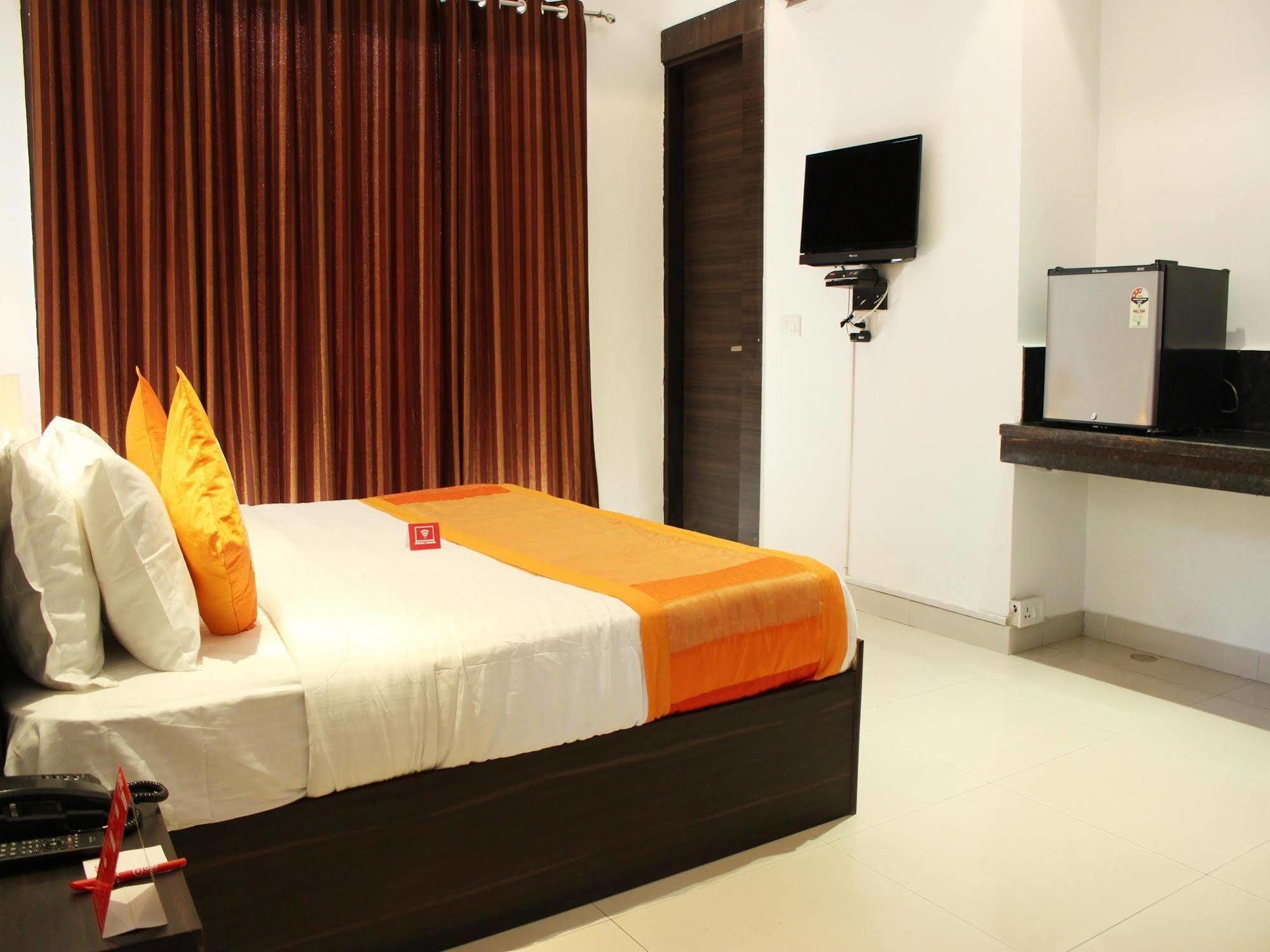 Oyo Flagship 387 Moulsari Avenue Hotel คูร์เคาน์ ภายนอก รูปภาพ