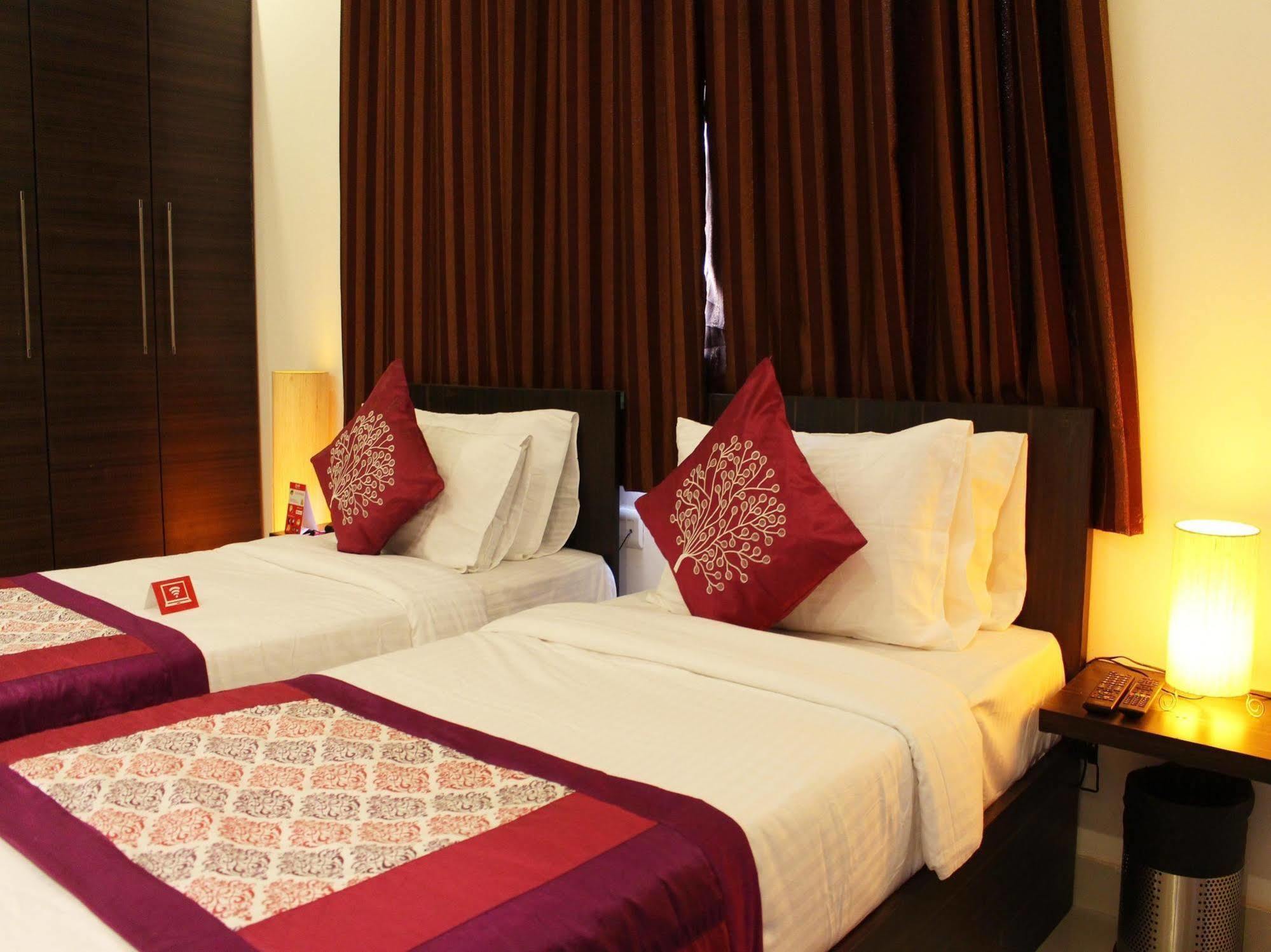 Oyo Flagship 387 Moulsari Avenue Hotel คูร์เคาน์ ภายนอก รูปภาพ
