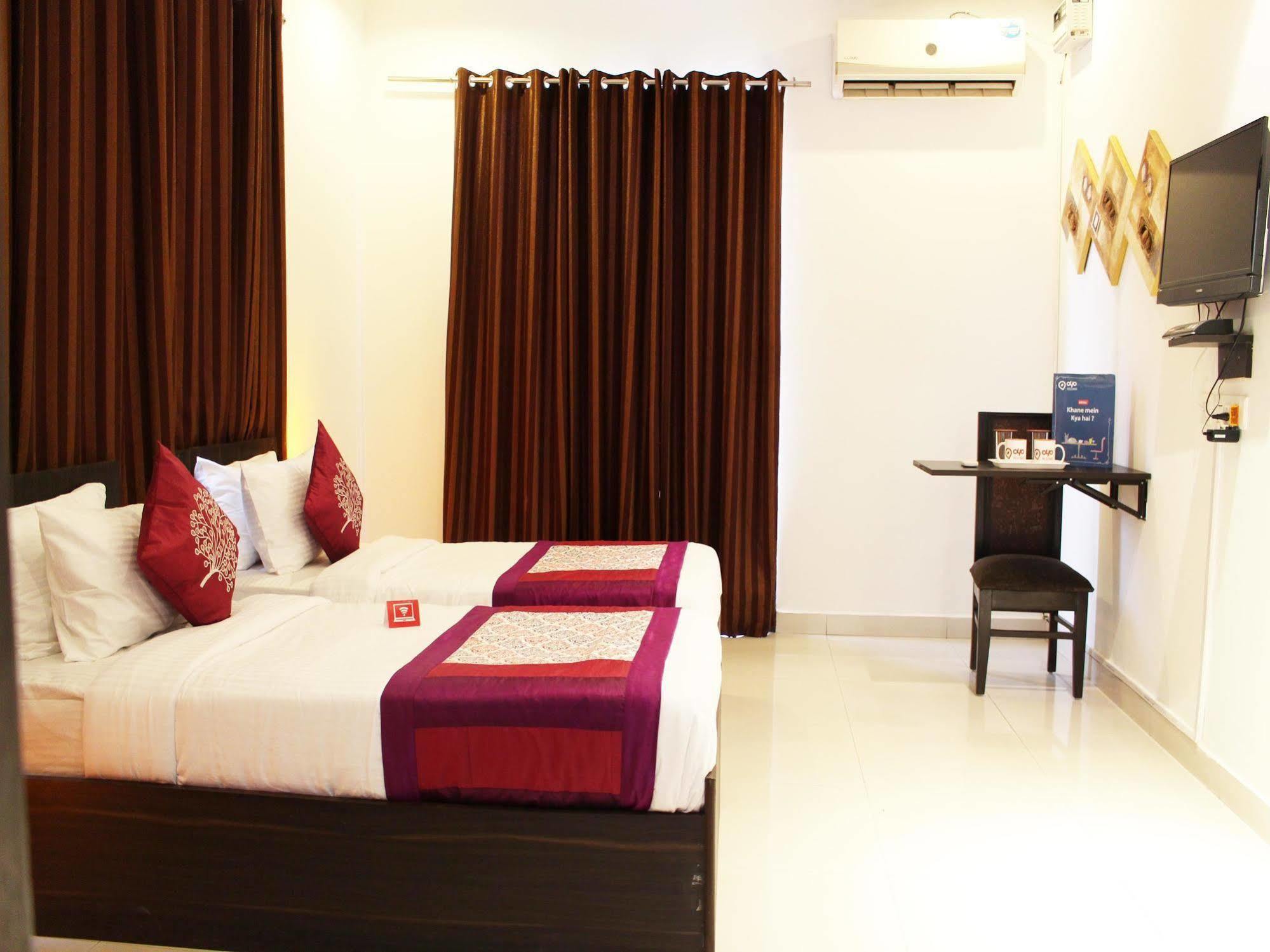 Oyo Flagship 387 Moulsari Avenue Hotel คูร์เคาน์ ภายนอก รูปภาพ