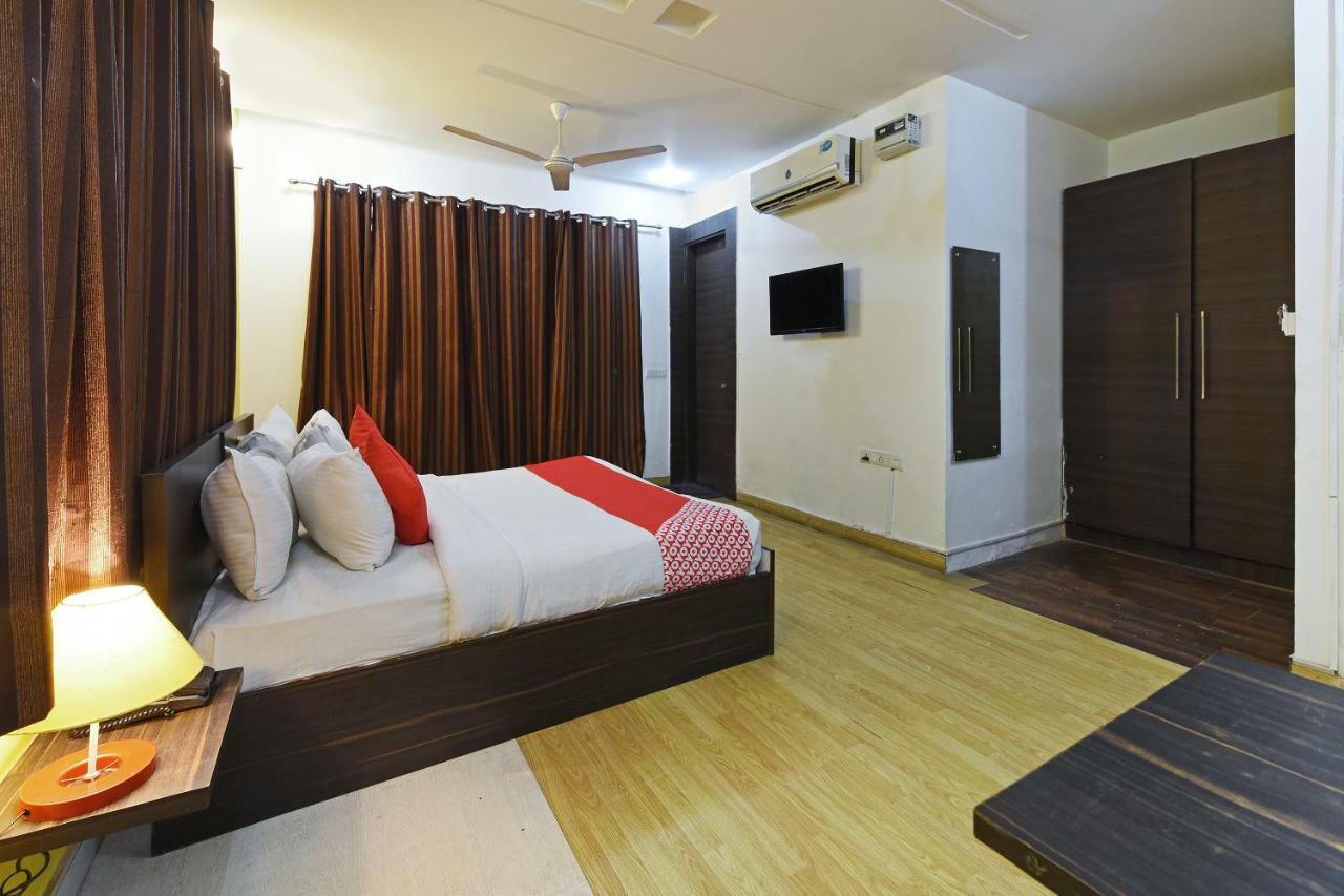 Oyo Flagship 387 Moulsari Avenue Hotel คูร์เคาน์ ภายนอก รูปภาพ