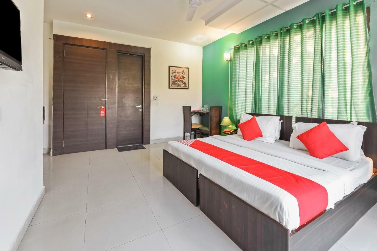 Oyo Flagship 387 Moulsari Avenue Hotel คูร์เคาน์ ภายนอก รูปภาพ