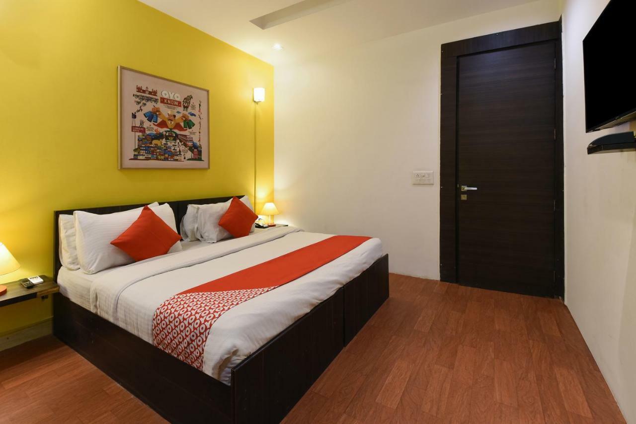 Oyo Flagship 387 Moulsari Avenue Hotel คูร์เคาน์ ภายนอก รูปภาพ
