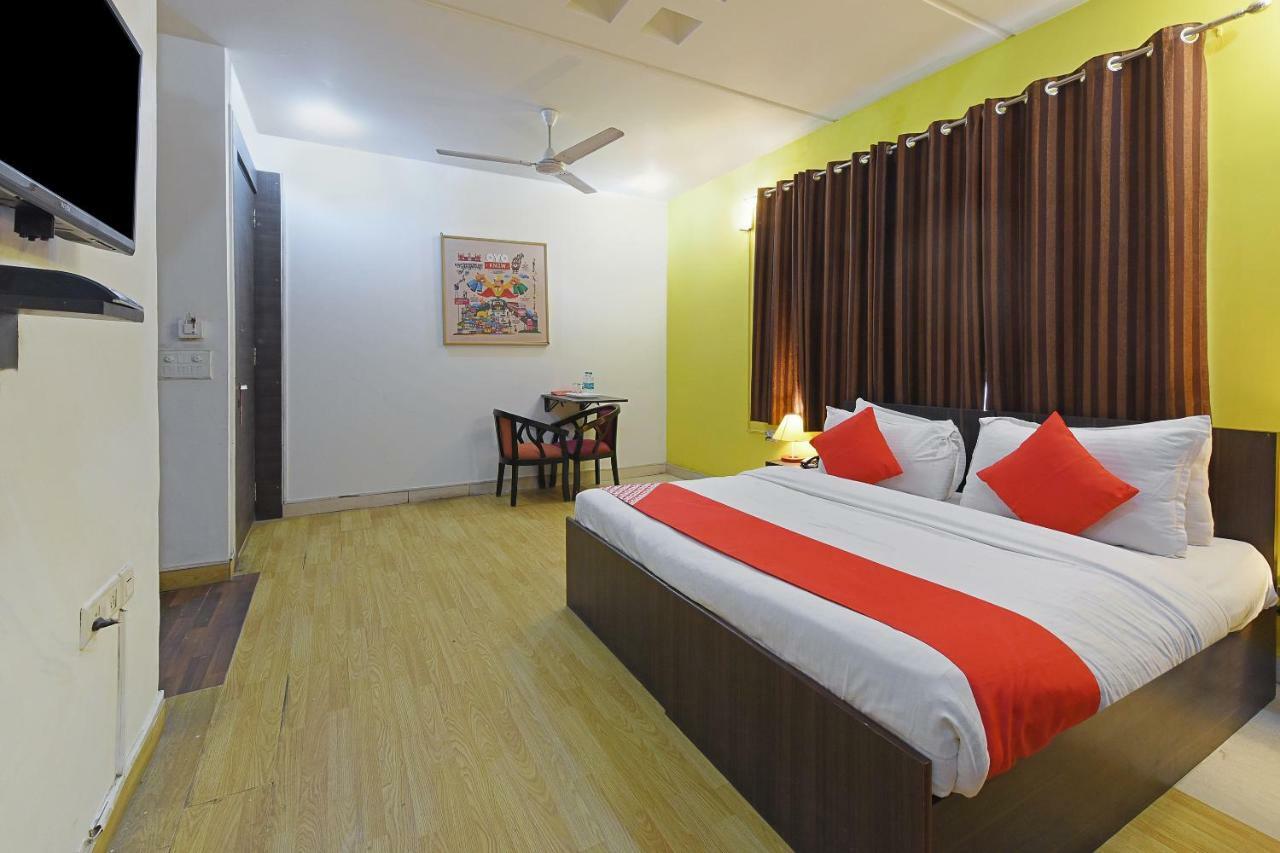 Oyo Flagship 387 Moulsari Avenue Hotel คูร์เคาน์ ภายนอก รูปภาพ
