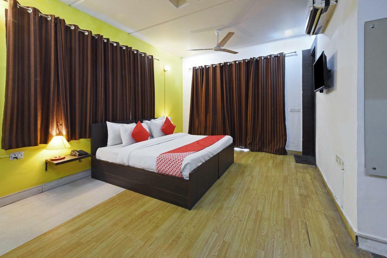 Oyo Flagship 387 Moulsari Avenue Hotel คูร์เคาน์ ภายนอก รูปภาพ