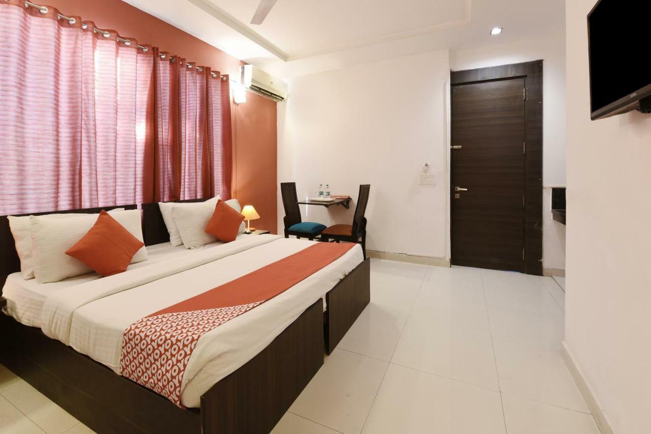 Oyo Flagship 387 Moulsari Avenue Hotel คูร์เคาน์ ภายนอก รูปภาพ