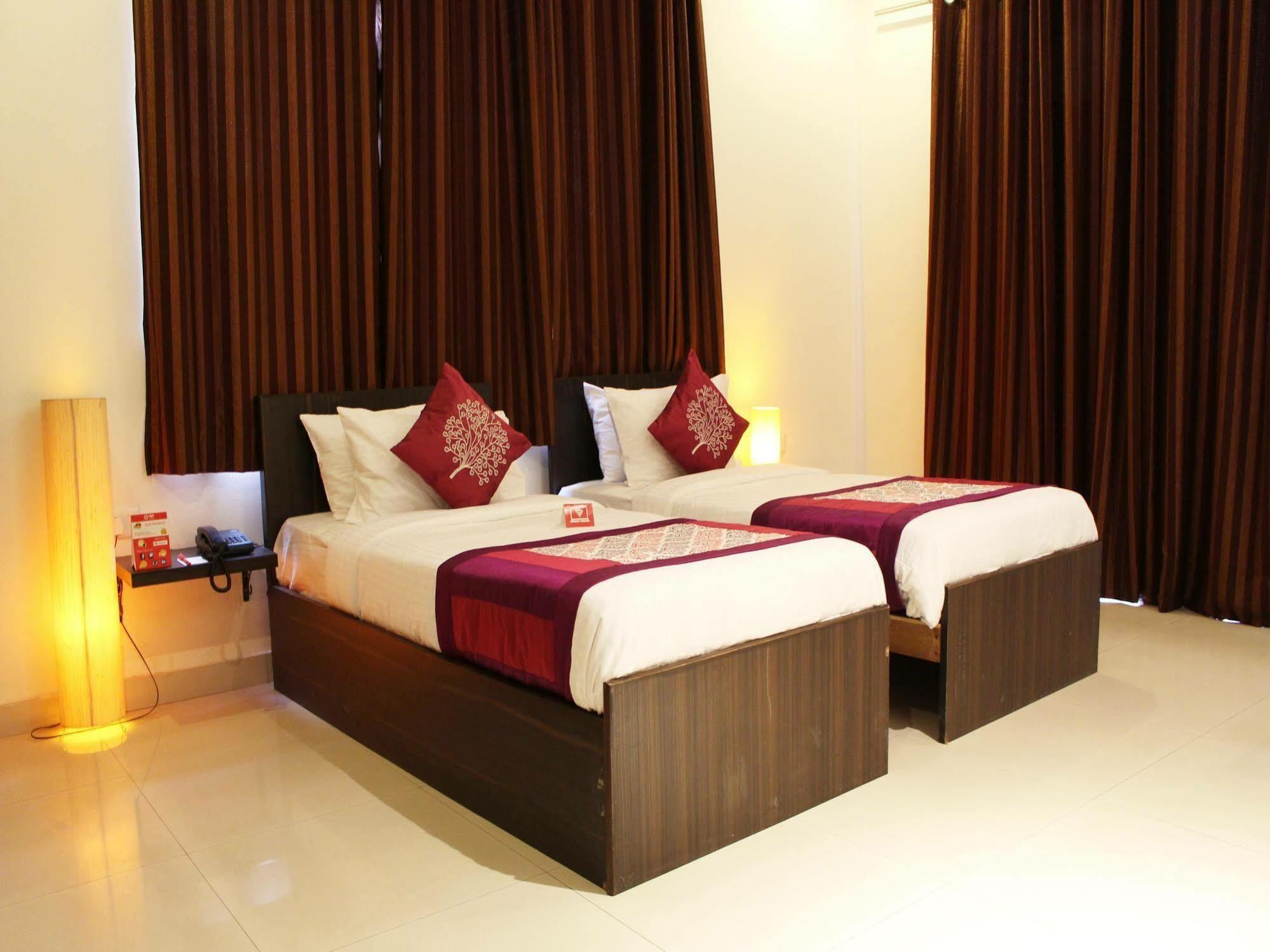 Oyo Flagship 387 Moulsari Avenue Hotel คูร์เคาน์ ภายนอก รูปภาพ